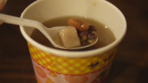 名物「かぼちゃとタロ芋団子のお汁粉」。甘くて美味しい！